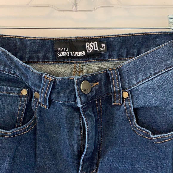 Distressed blue jeans - Picture 2 of 4